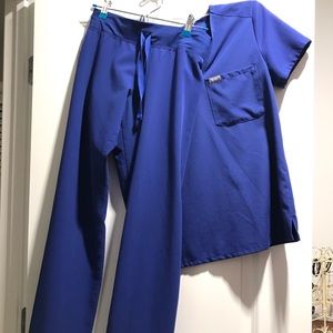FIGS Blue Scrub Set— XXS Top & XXSP Pants